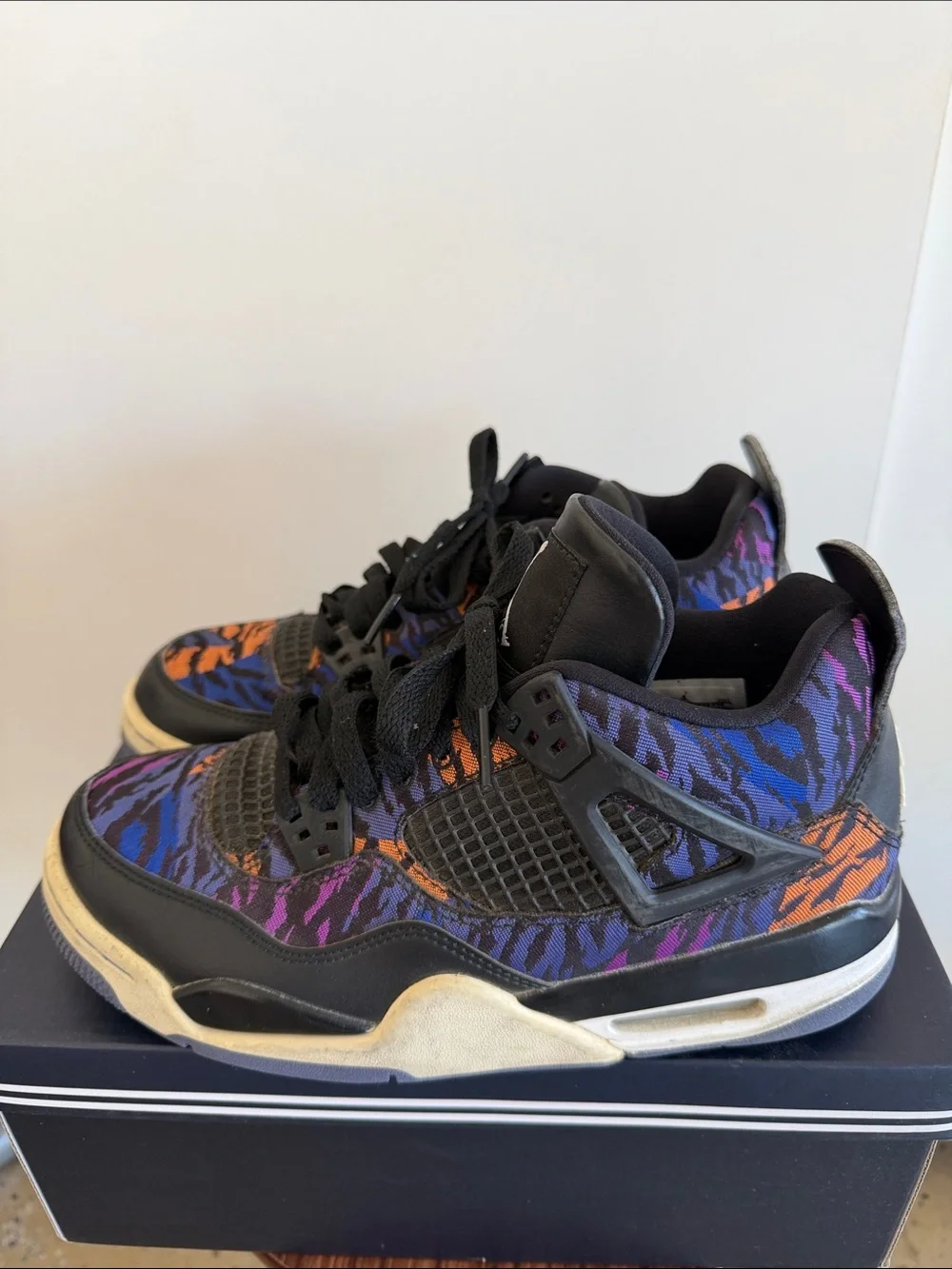 Air Jordan 4 Retro SE GS “Tiger Stripes” Rush Violet / Racer Blue Size 6 Y.